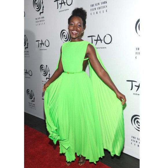 Valentino Garavani Runway pleated caped gown Size 38IT, S/XS US NEW - Picture 12 of 16